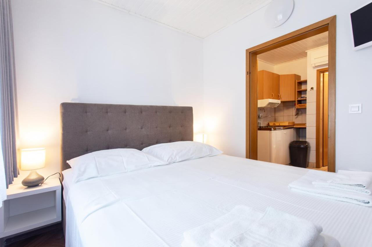 Apartmaji Pri Perotu Izola Exterior foto